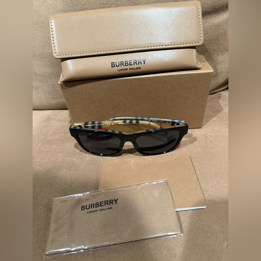 🔥24HR SALE🔥 Burberry Black and nova check sunglasses NIB